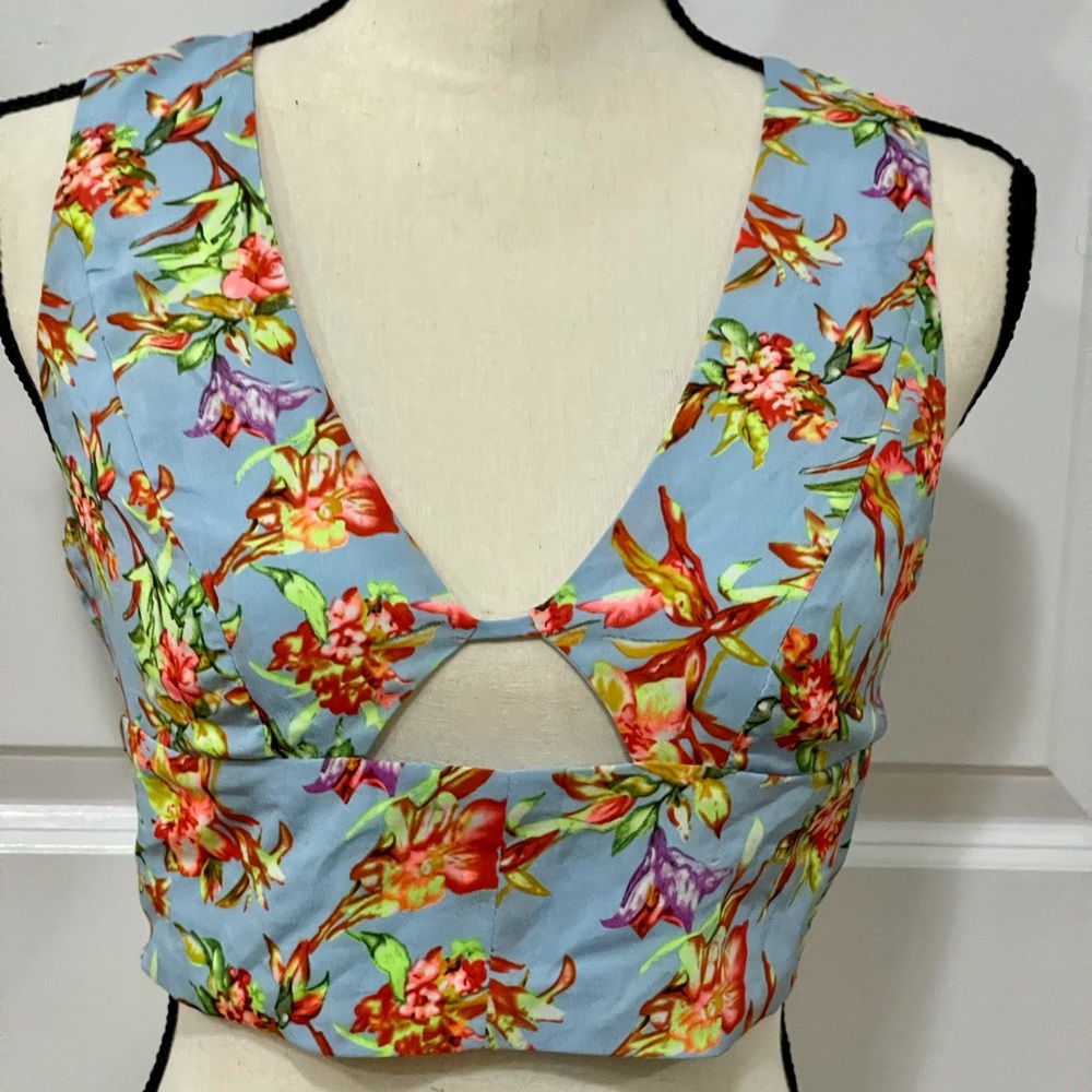 NWT Dance & Marvel floral crop top S
